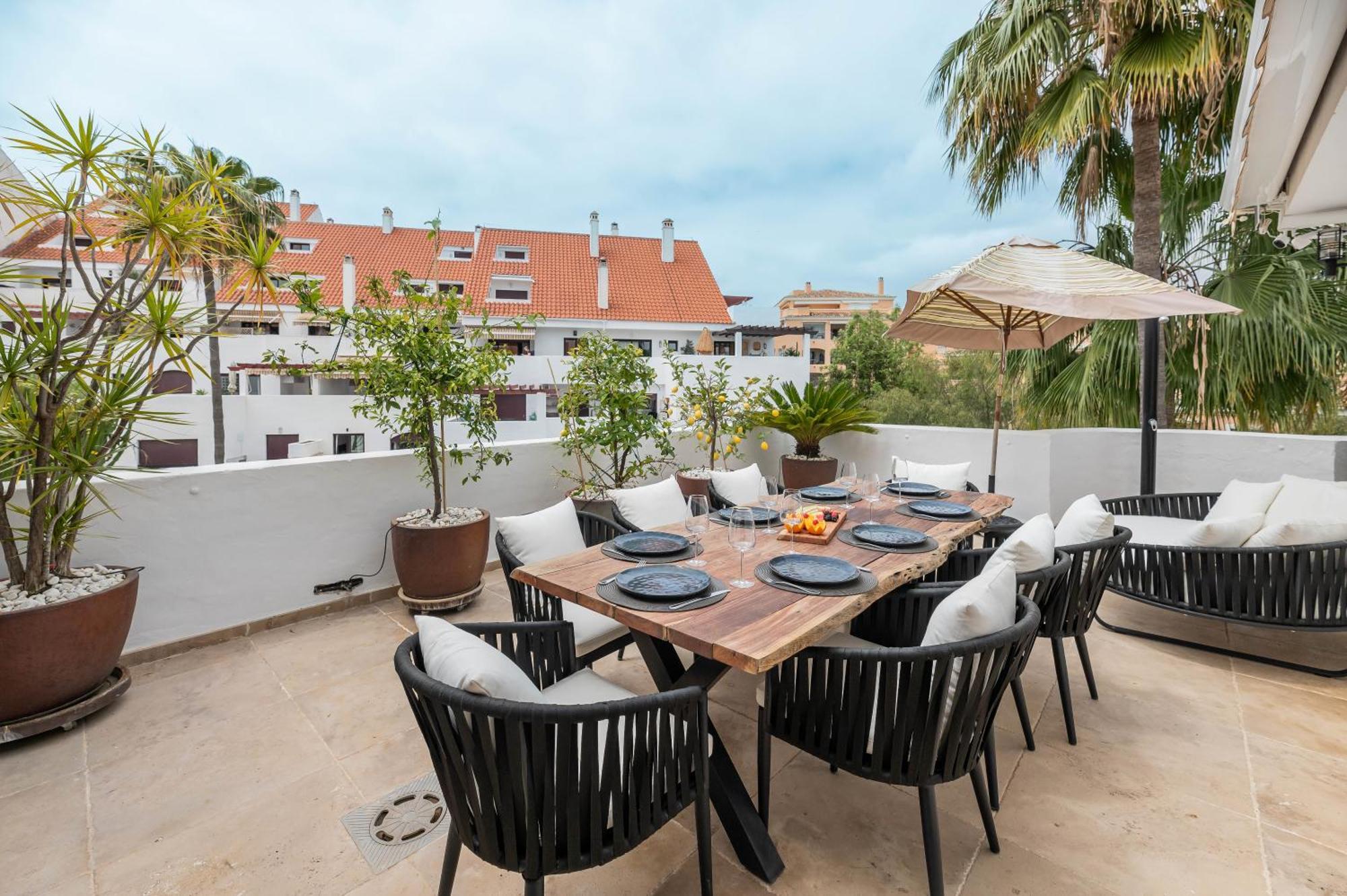 3 Bdrm Spacious Penthouse W/ 2 Pools & Bbq Marbella
