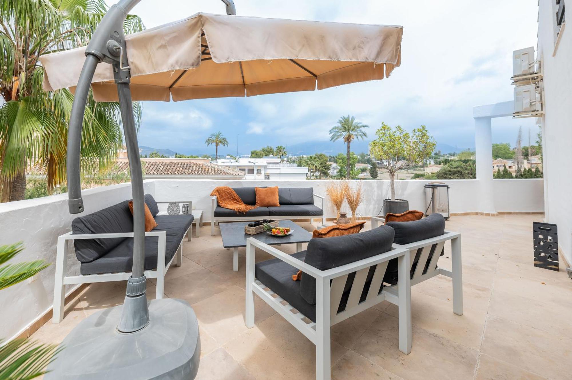 Apartamento 3 Bdrm Spacious Penthouse W/ 2 Pools & Bbq Marbella
