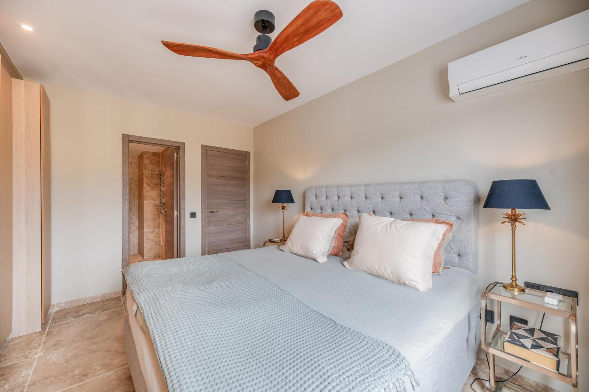 3 Bdrm Spacious Penthouse W/ 2 Pools & Bbq Marbella